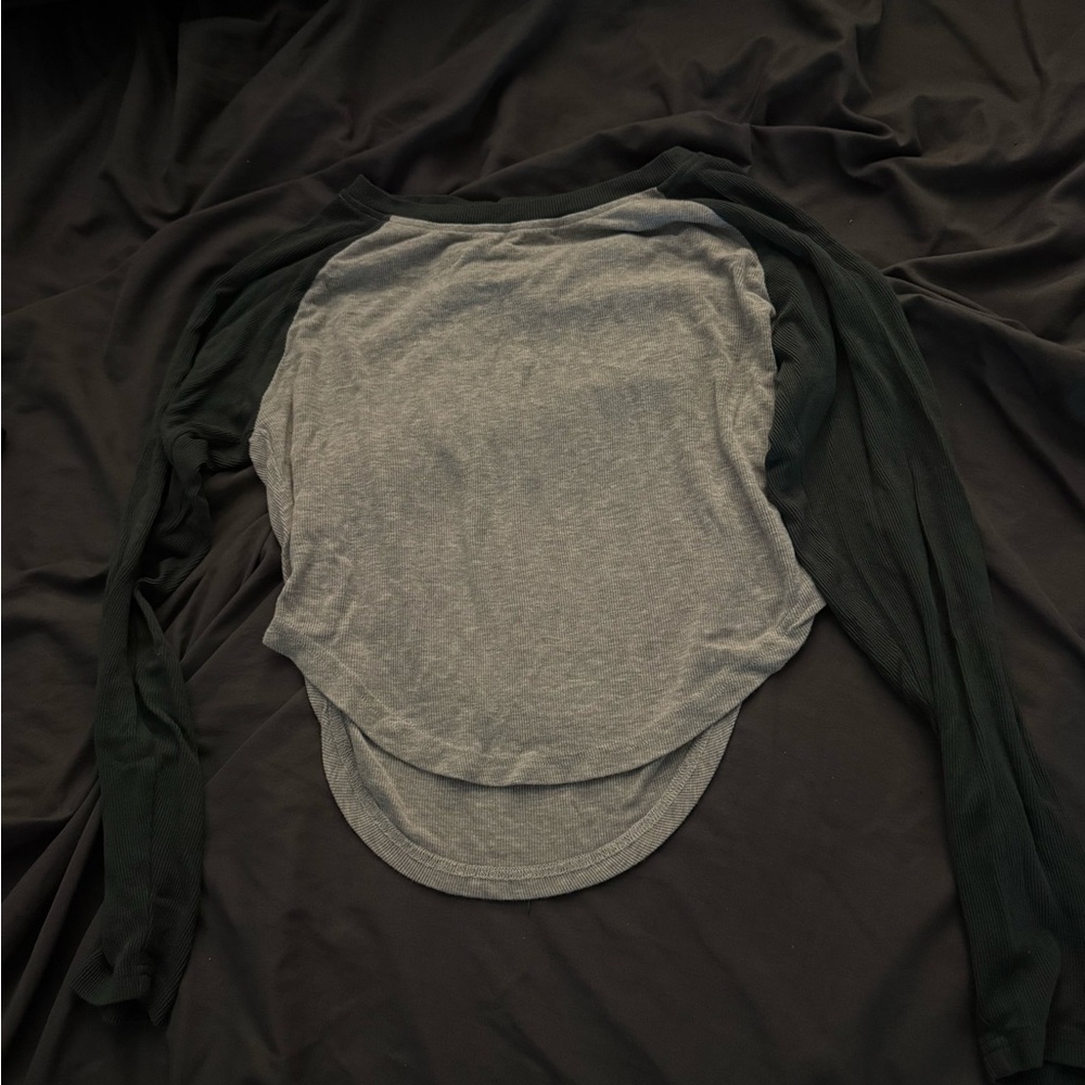 Gray and Green Women’s Long Sleeve Crop Top